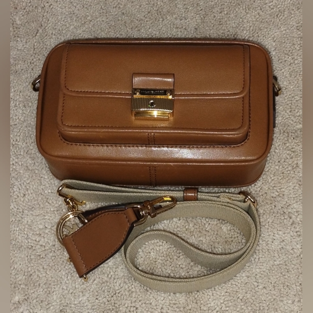 Michael Kors Bradshaw Extra-Small Brown Leather Camera Bag. Used-Excellent.